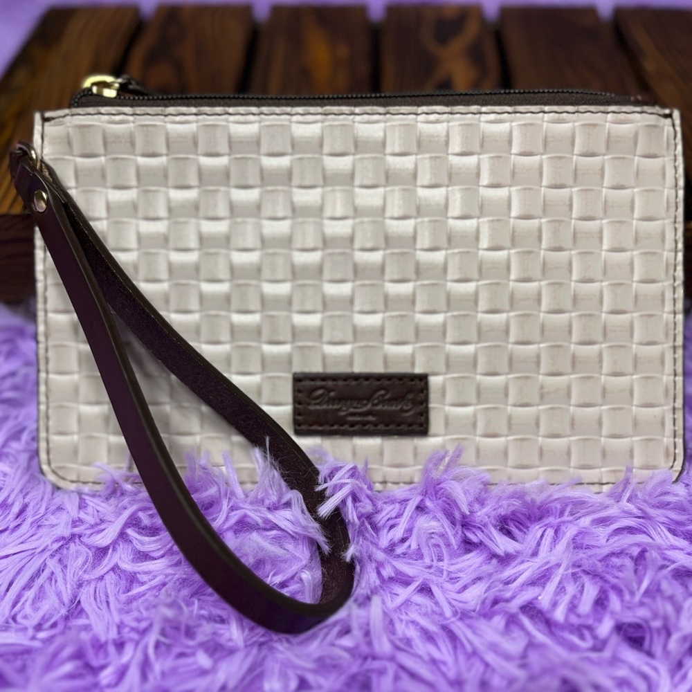 NWOT DOONEY & BOURKE Women’s Grey Lilliana Leather Wristlet/Wallet/Clutch